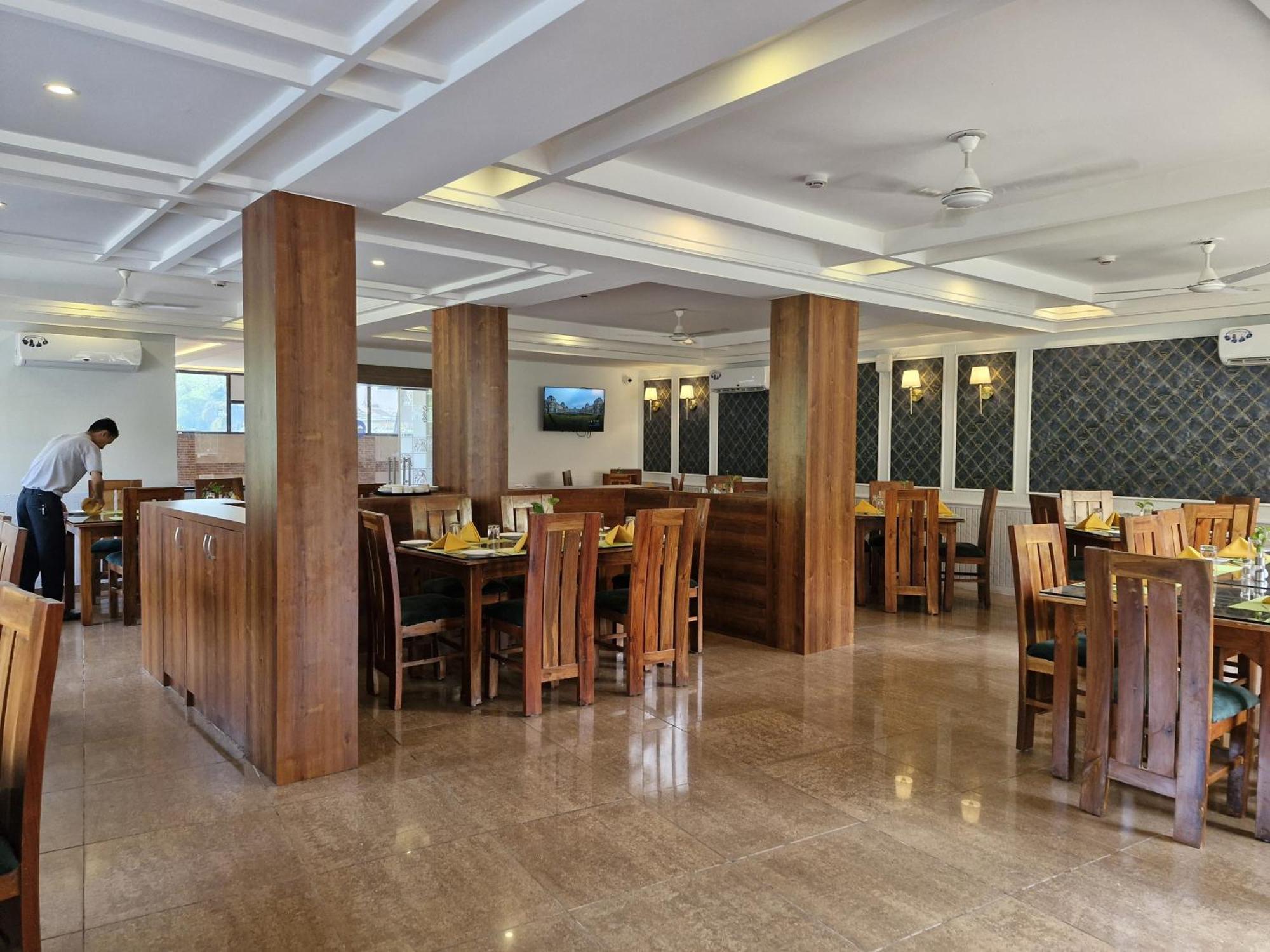 Golden Landmark Green Valley Beach Resort Дона Паула Екстериор снимка