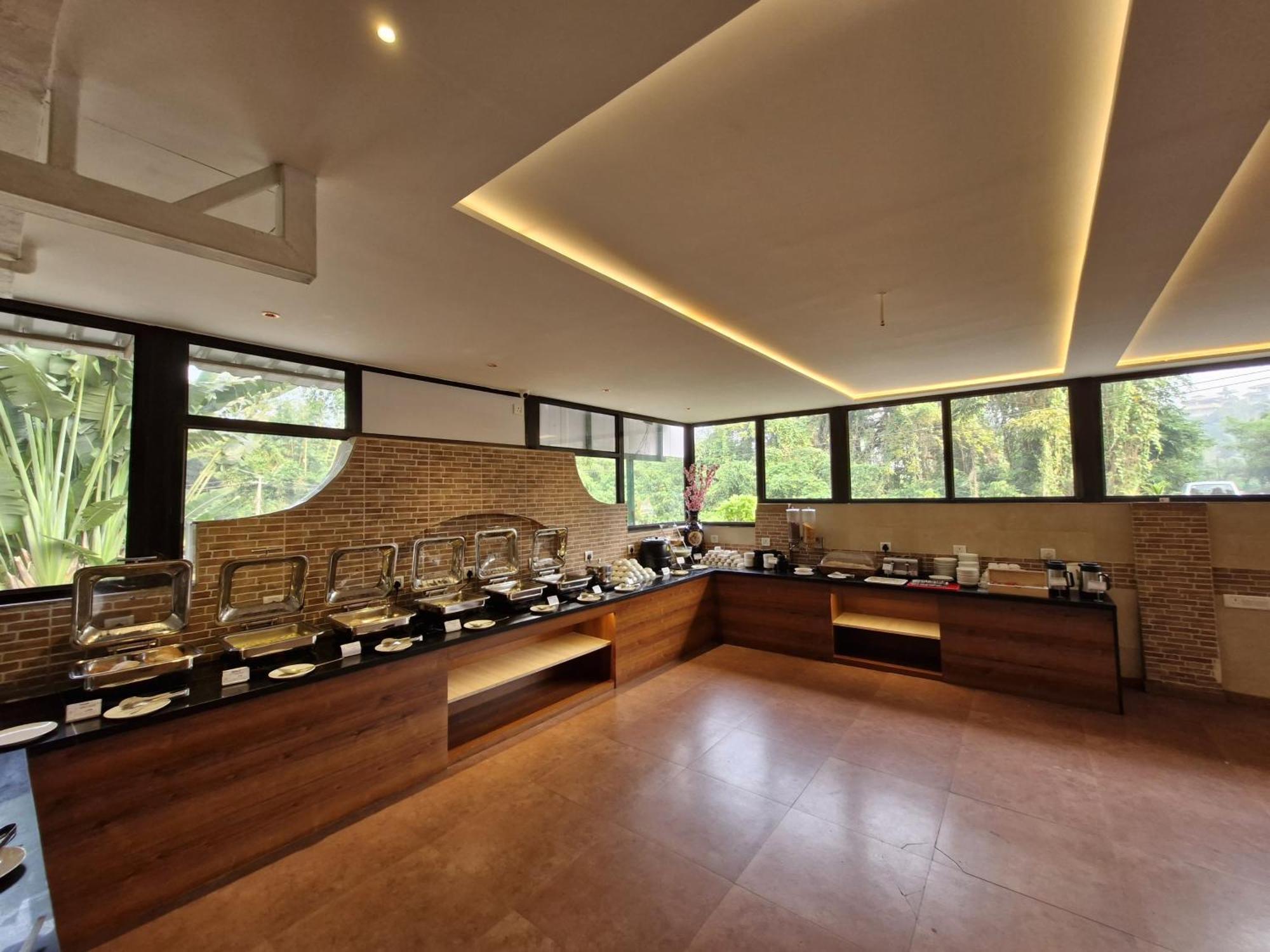 Golden Landmark Green Valley Beach Resort Дона Паула Екстериор снимка