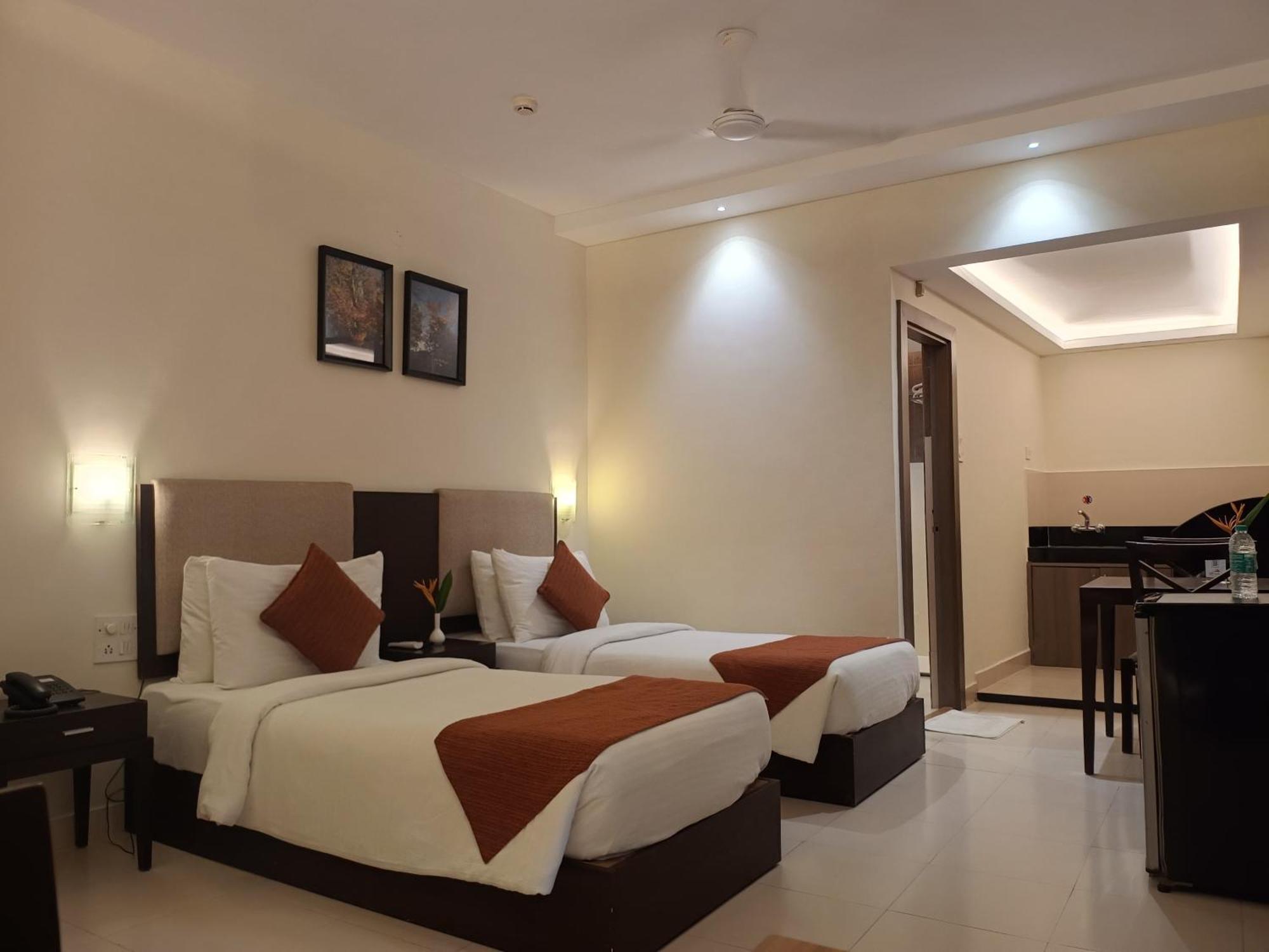 Golden Landmark Green Valley Beach Resort Дона Паула Екстериор снимка