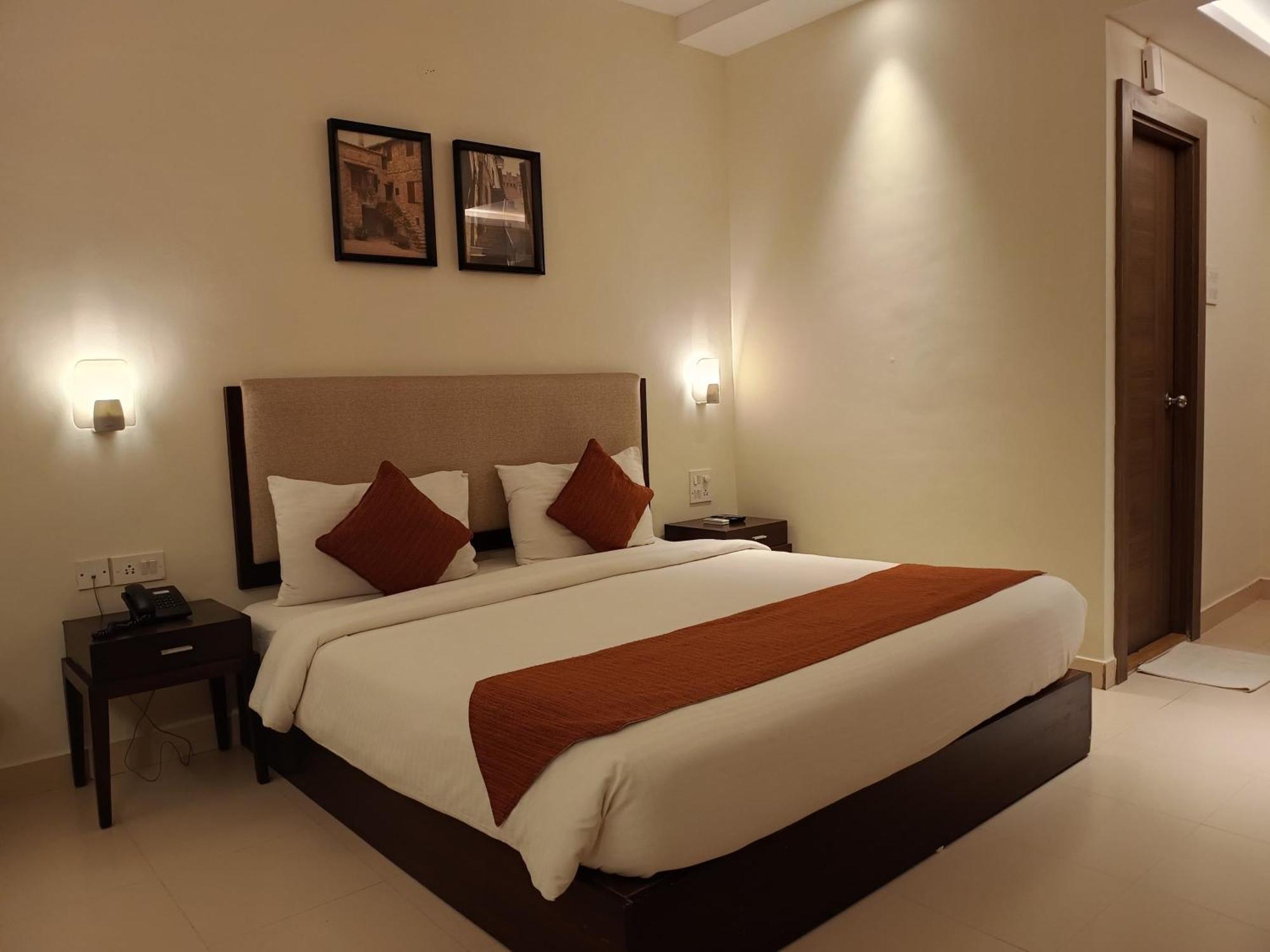Golden Landmark Green Valley Beach Resort Дона Паула Екстериор снимка
