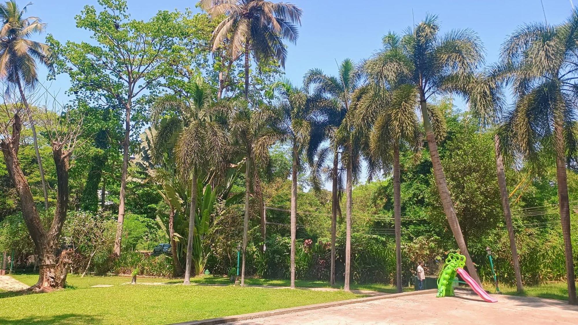 Golden Landmark Green Valley Beach Resort Дона Паула Екстериор снимка