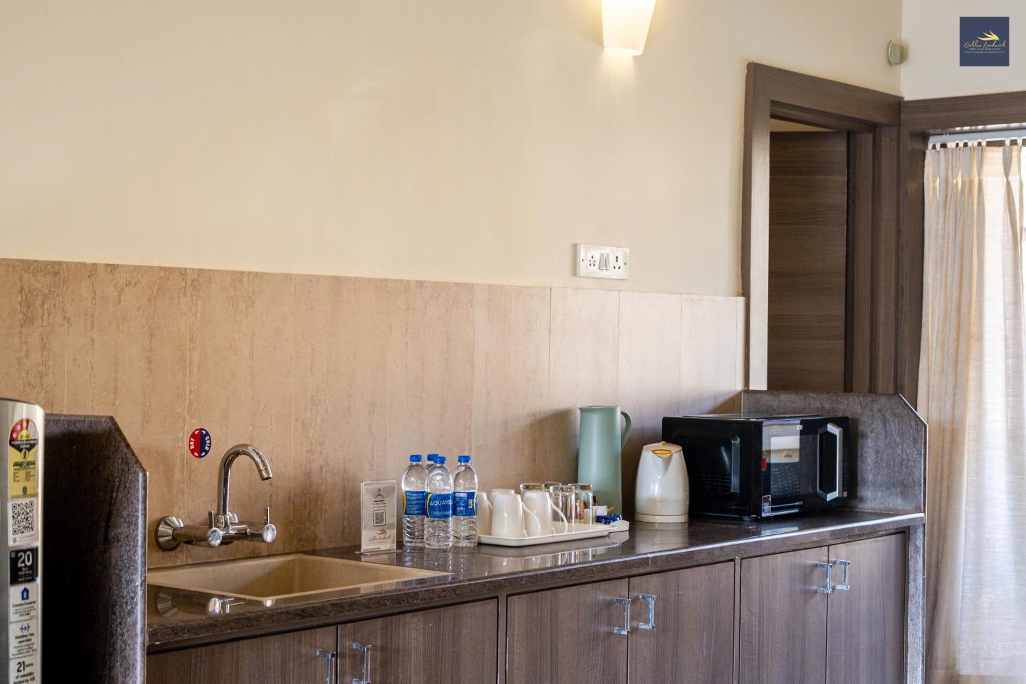 Golden Landmark Green Valley Beach Resort Дона Паула Екстериор снимка