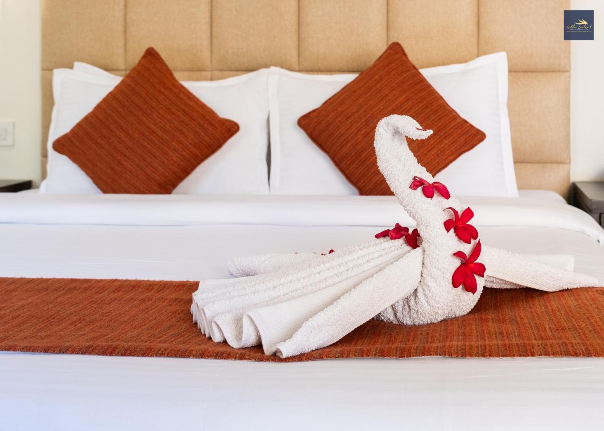 Golden Landmark Green Valley Beach Resort Дона Паула Екстериор снимка